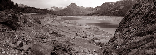 Photo du barrage de Roselend, sous le niveau d'eau habituel